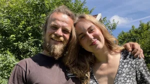 Thumbnail voor Bram uit 'B&B Vol Liefde' vroeg Esra ten huwelijk na horrorongeluk: 'Als iemand zoveel voor je doet, moet je met haar trouwen'