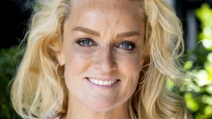Samantha Steenwijk over opmerkingen over haar uiterlijk: ‘Los van botox is alles puur natuur’