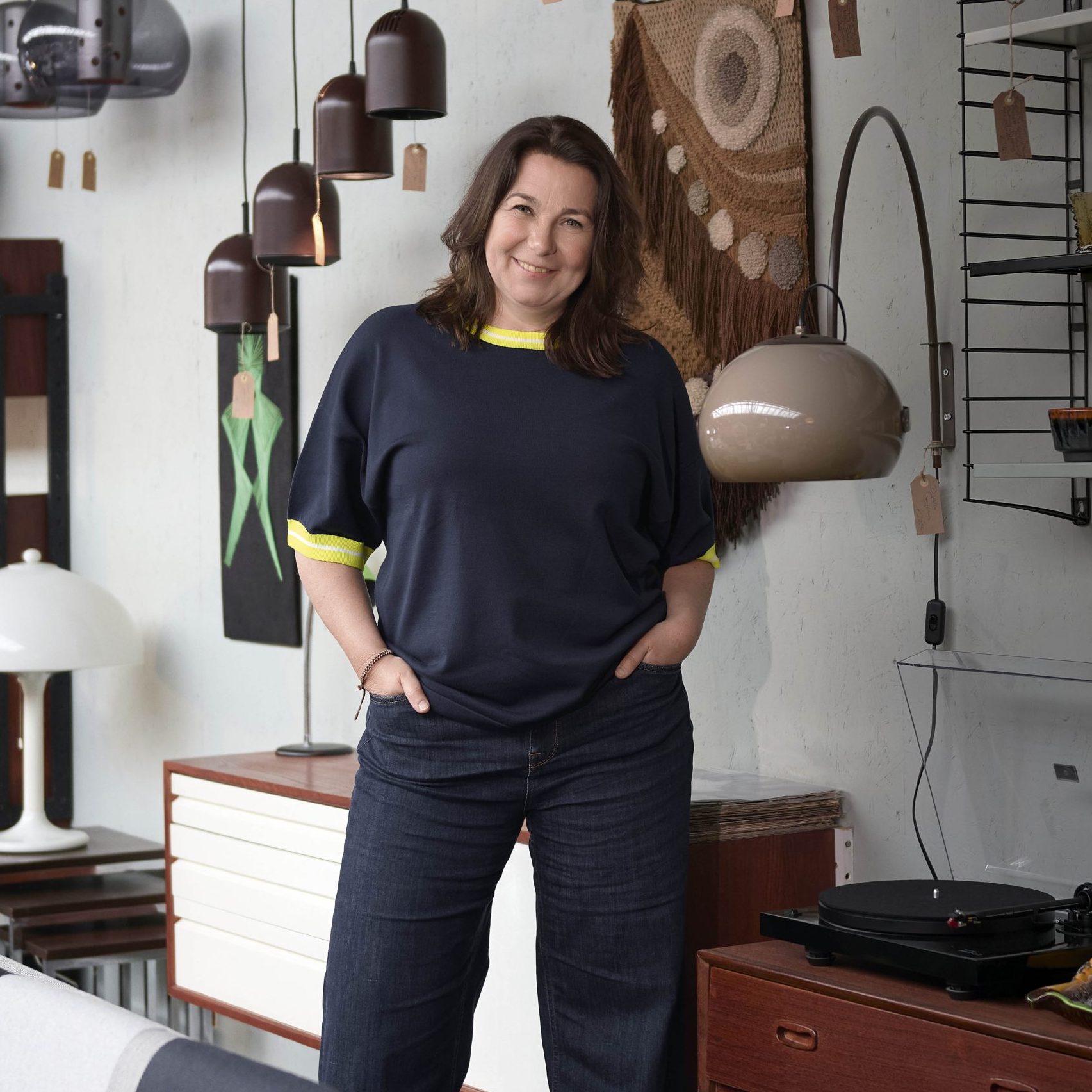 Philipien (53) is vintagejutter: ‘Ik vertrouw erop dat mijn oog valt op wat ik leuk vind. Noem het intuïtie’
