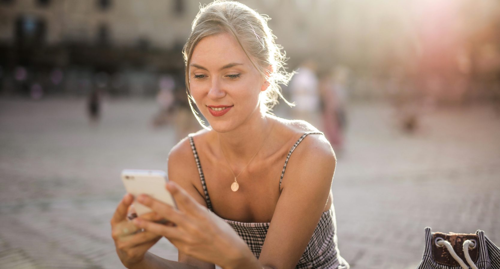Op vakantie? Deze AI-hacks getipt door AI-expert Sanne Cornelissen wil je weten voor je vertrekt