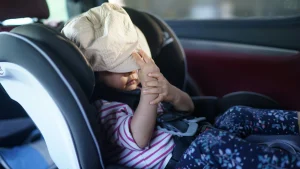 Thumbnail voor Kind vergeten in snikhete auto? Italië verplicht alarmsysteem, dit zijn de opties in Nederland