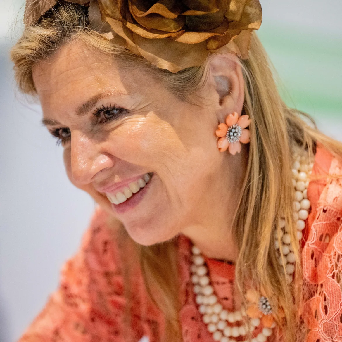 Máxima met bloemoorbellen