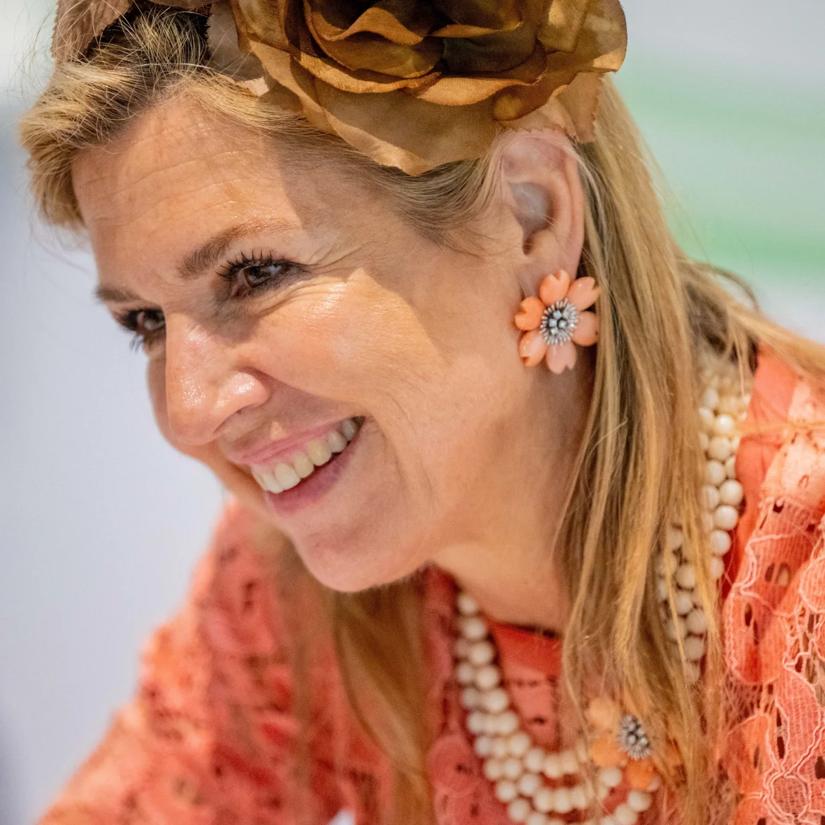 Máxima met bloemoorbellen