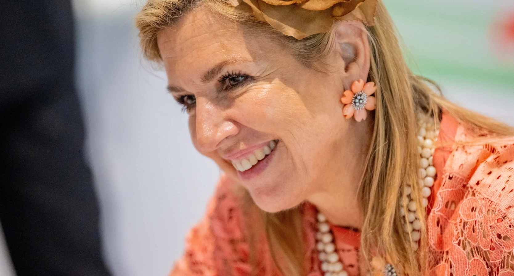 Máxima met bloemoorbellen