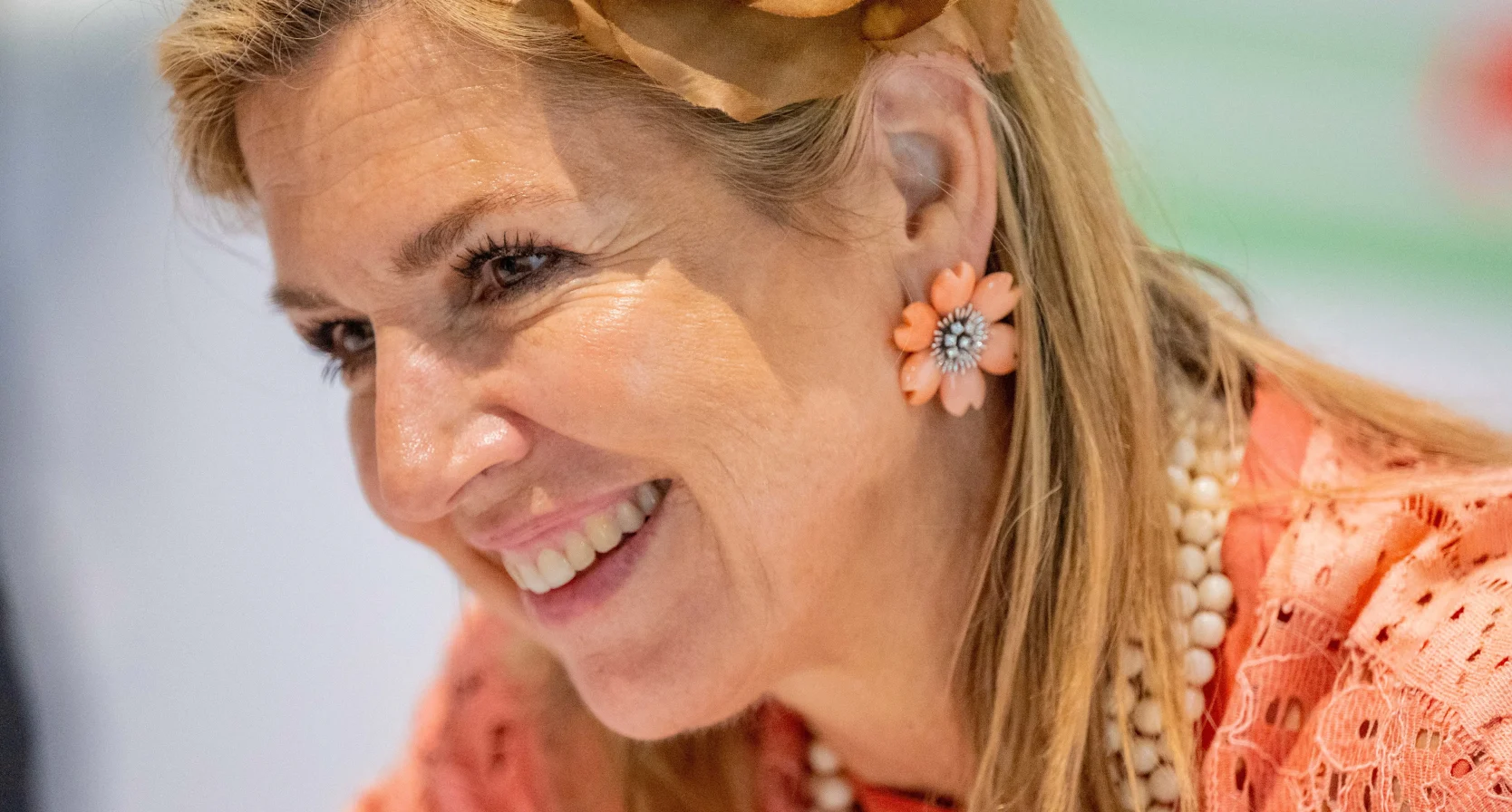 Máxima met bloemoorbellen