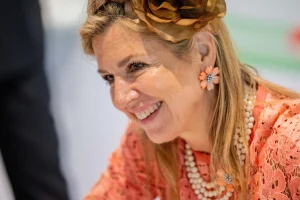 Máxima met bloemoorbellen