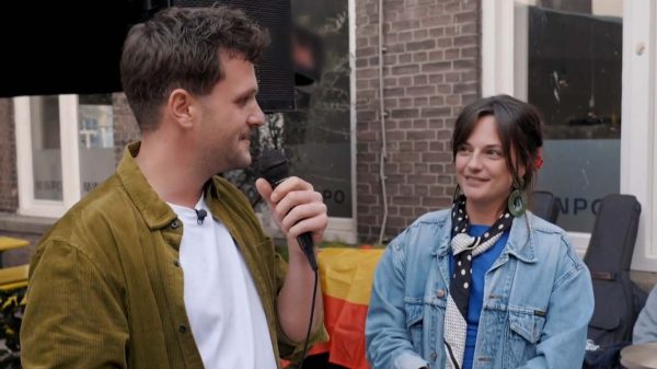 Lola en Nina vertrekken naar Spanje in 'Ik Vertrek'