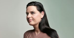 Thumbnail voor Sharona (35) had een melanoom: ‘Ik mijd de zon niet, maar tussen elf en drie uur zit ik onder een parasol’
