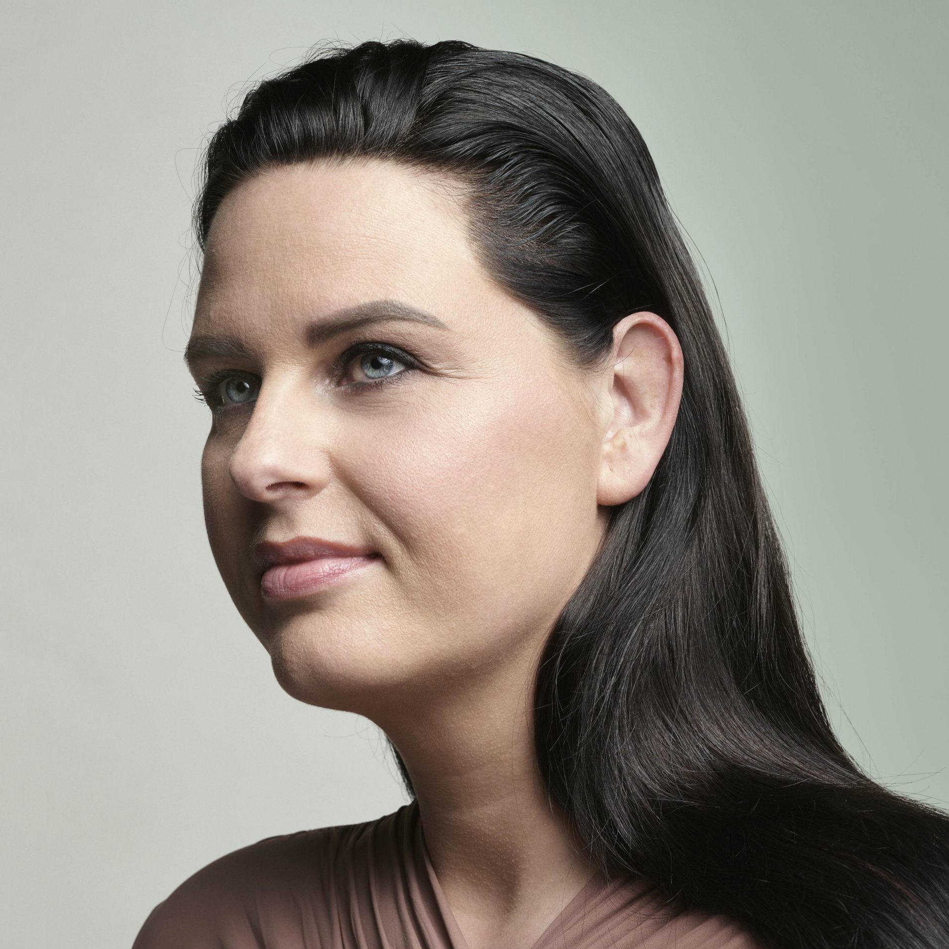 Sharona (35) had een melanoom: ‘Ik mijd de zon niet, maar tussen elf en drie uur zit ik onder een parasol’