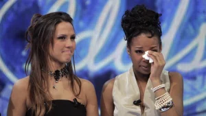 Thumbnail voor Floortje Smit werd stewardess na 'Idols': 'Ik voelde alleen nog maar paniek'