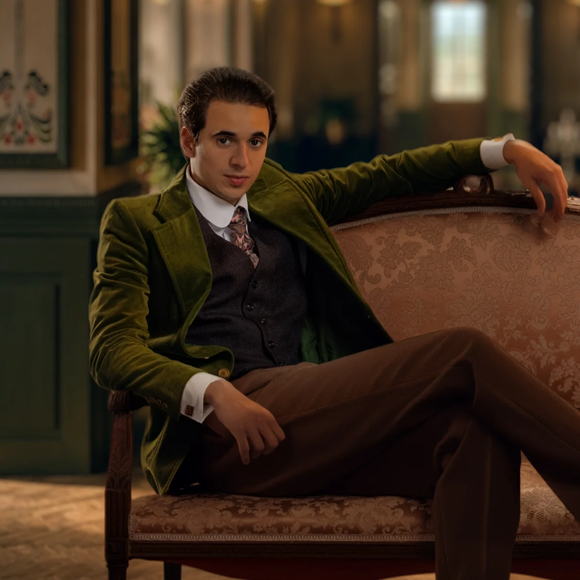 Hallo kostuumdrama: Shahine El-Hamus over zijn rol in nieuwe serie 'Grand Hotel aan Zee'