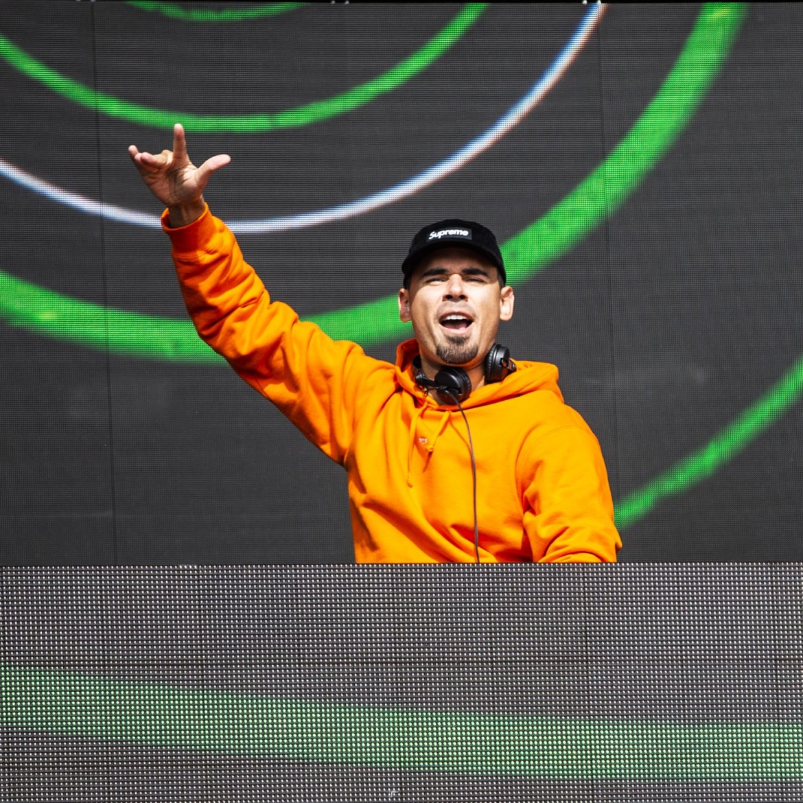 Afrojack ontsnapt aan ernstig ongeluk tijdens autorally: 'Het engste wat ik ooit heb gezien'
