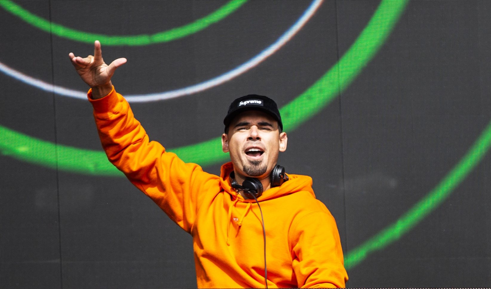 Afrojack ontsnapt aan ernstig ongeluk tijdens autorally: 'Het engste wat ik ooit heb gezien'