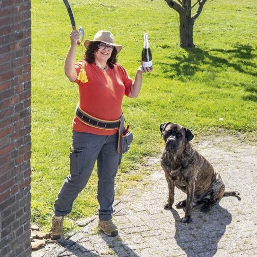 Sofie (58) is wijnboerin: 'Veel Nederlanders associëren wijn uit eigen land met duur en niet lekker. Onzin'