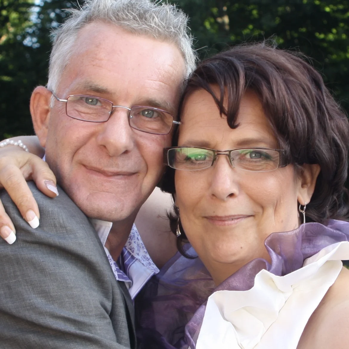 Carin (55) zorgde voor haar man met jongdementie: 'We zagen hem vertrekken als zichzelf'