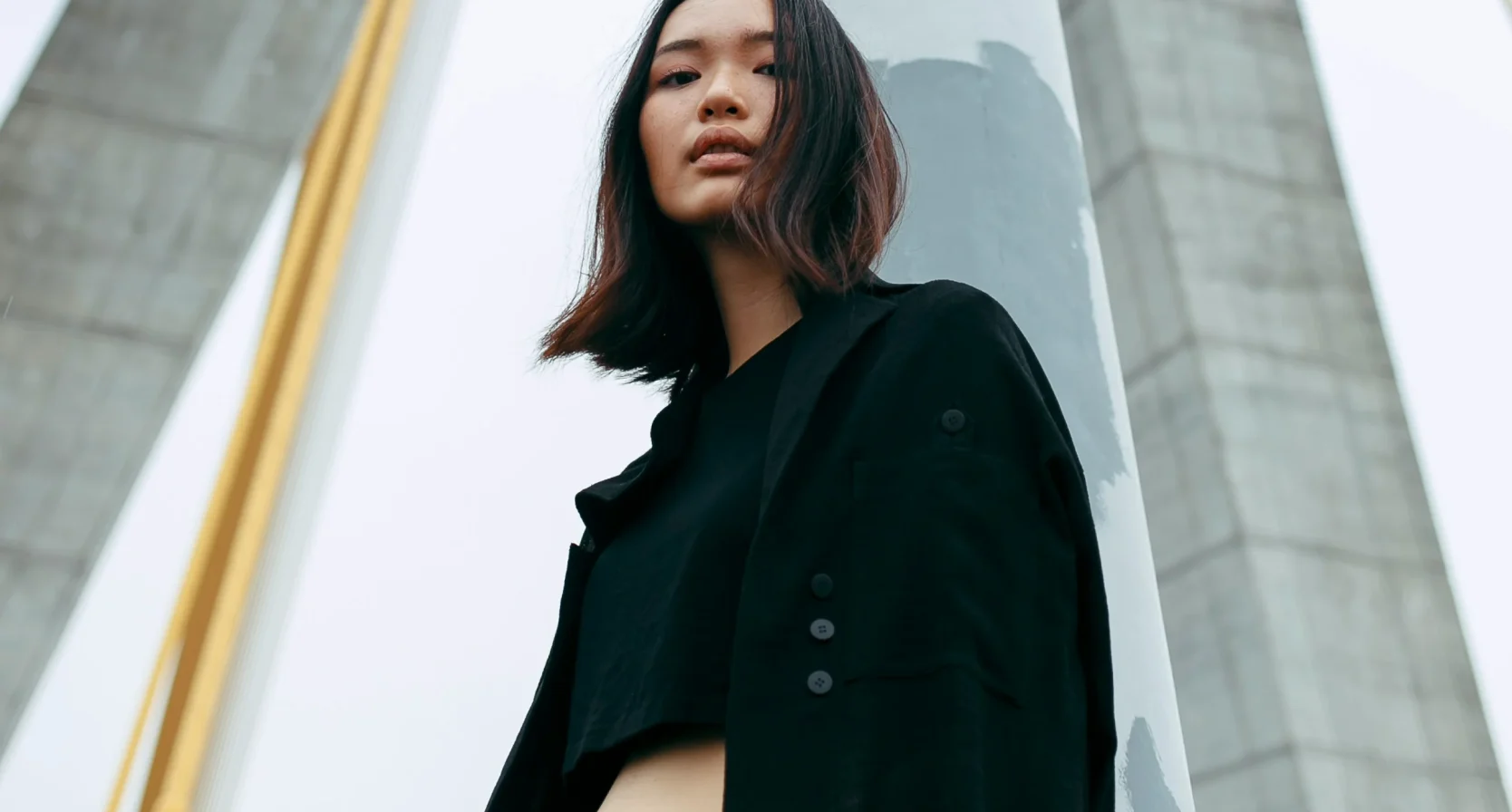 Sport-chic looks duiken overal op – en deze accessoires maken je outfit compleet