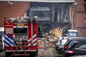 Getuigen zien auto wegscheuren na explosie Amsterdam