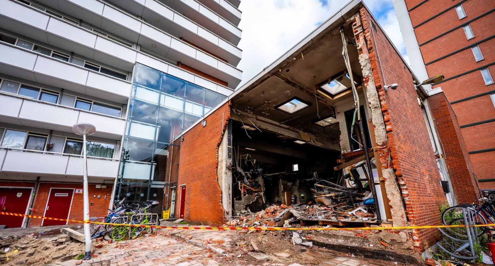 Drie mensen aangehouden voor zware explosie in Amsterdam