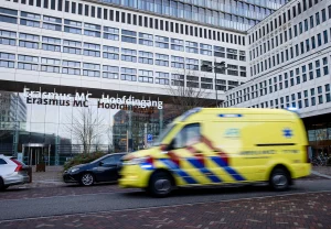 Thumbnail voor Jongetje (2) dat uit raam viel in Rotterdam is overleden