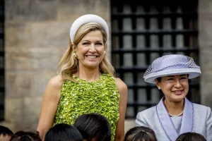 Koningin Máxima verschijnt in een wel heel bijzondere nieuwe jurk tijdens staatsbezoek van Japan