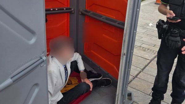 Man opgesloten dixi