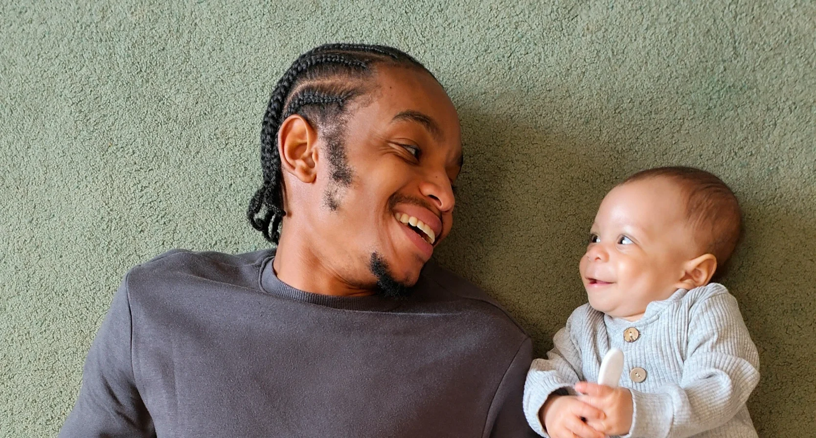 vader en baby | Aanvullend geboorteverlof