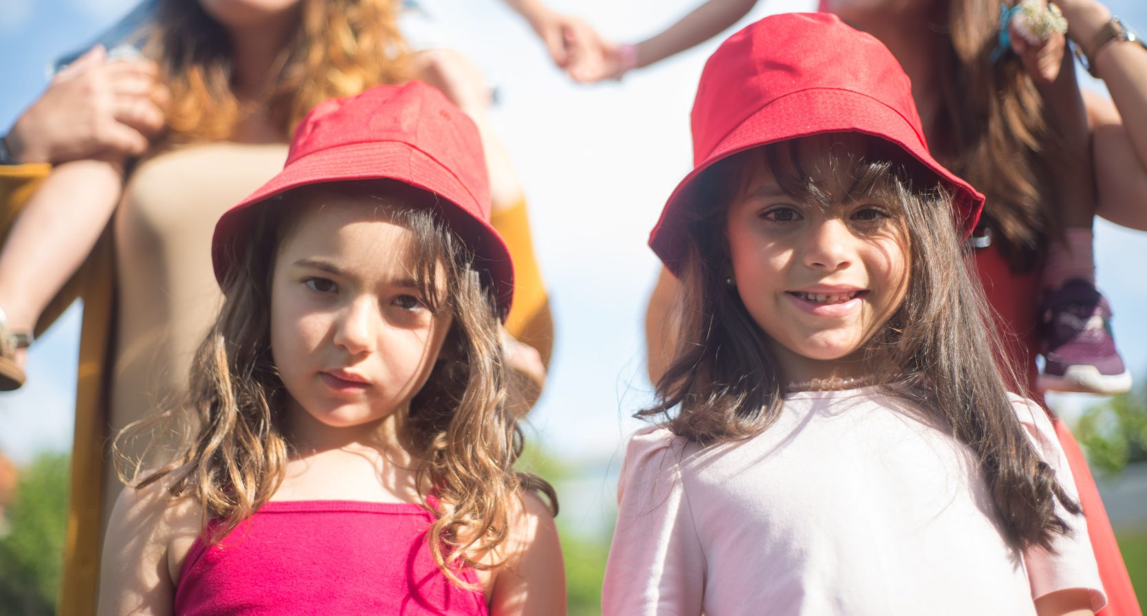 Valérie deelt de leukste bucket hats voor jouw kinderen als stijlvolle zonbescherming