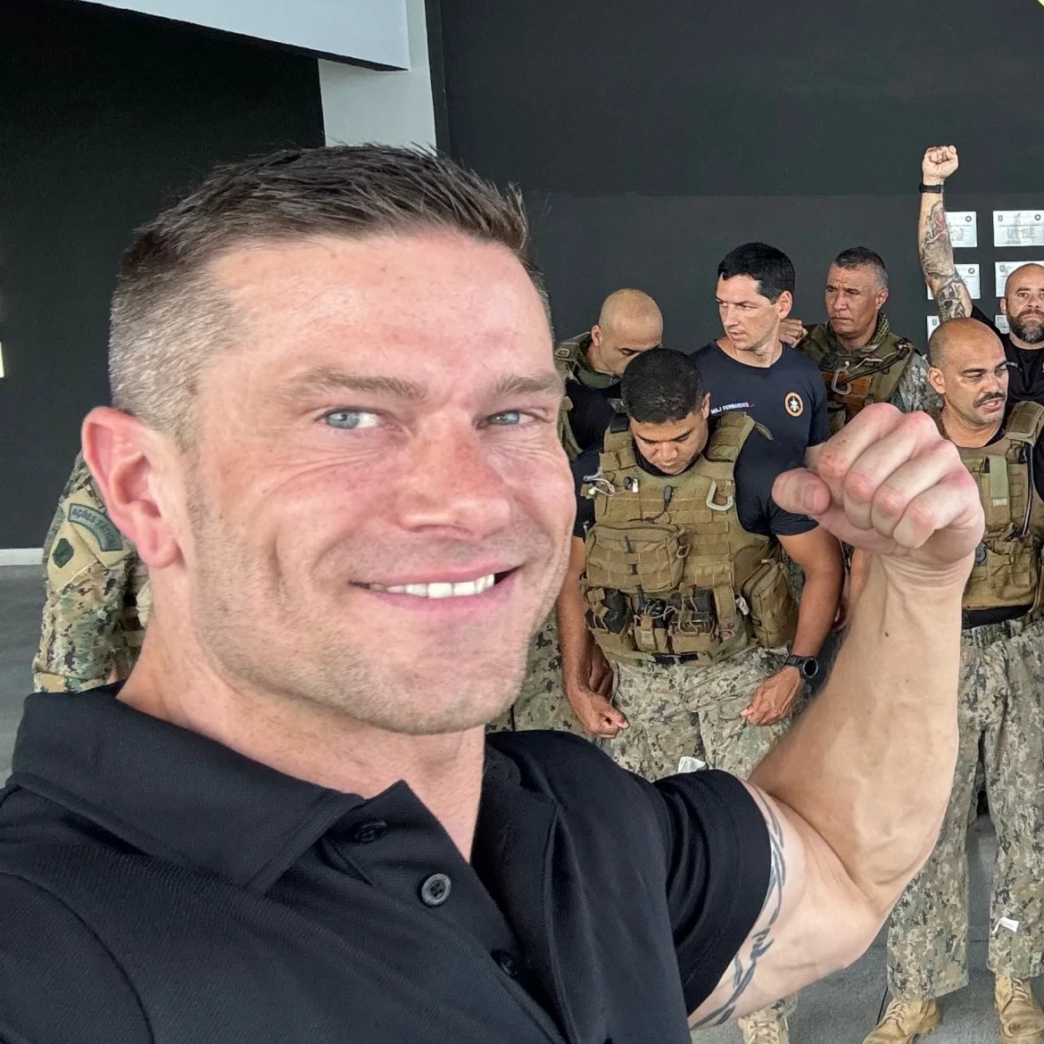 Oud militair Derek de Vries over homoseksualiteit militair