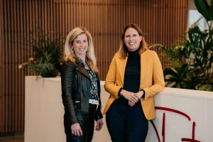 Thumbnail voor Annelies en Margriet Looije over ondernemen in de glastuinbouw: 'Ook bij stormschade of een virus ga je gewoon door'