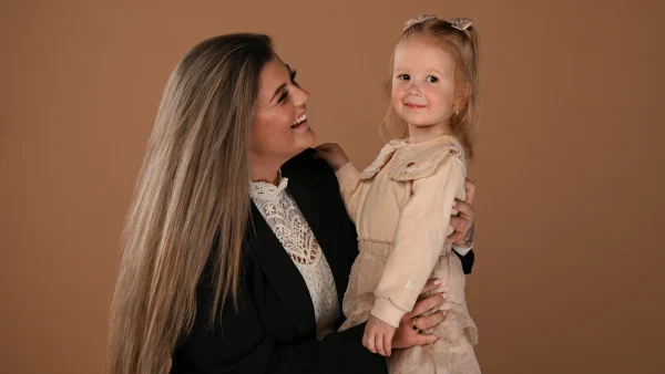 Lanisha's dochter werd geboren met open middenrif: ‘Haar overlevingskans was 15 procent’