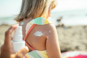 Thumbnail voor Dit zijn de beste zonnebrands speciaal voor kinderen volgens de Consumentenbond