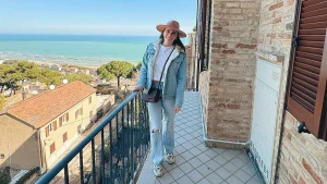Thumbnail voor Roxanne uit eerste seizoen 'B&B Vol Liefde': 'Voor minder dan drie ton kochten we in Italië een appartement aan zee'