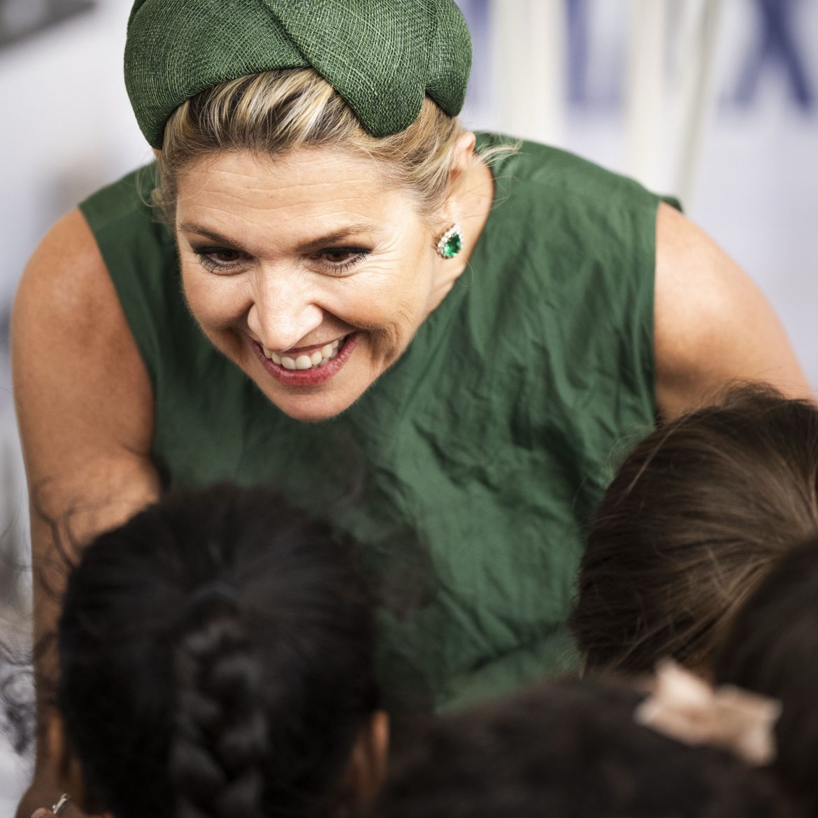 Máxima in jurk met franjes