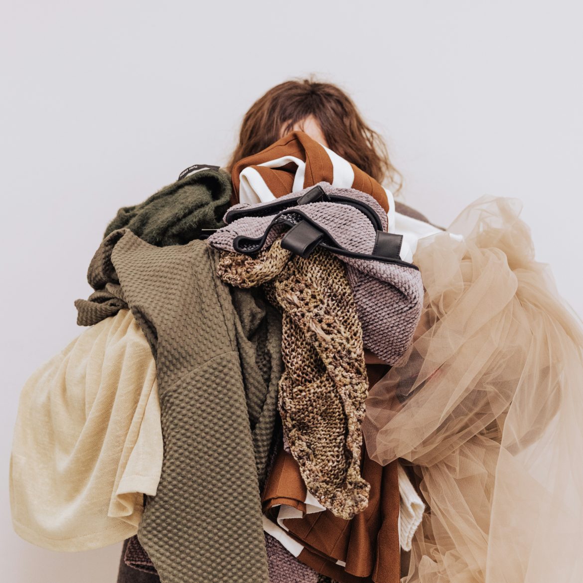 Vrouw met berg kleding | vetvlekken verwijderen