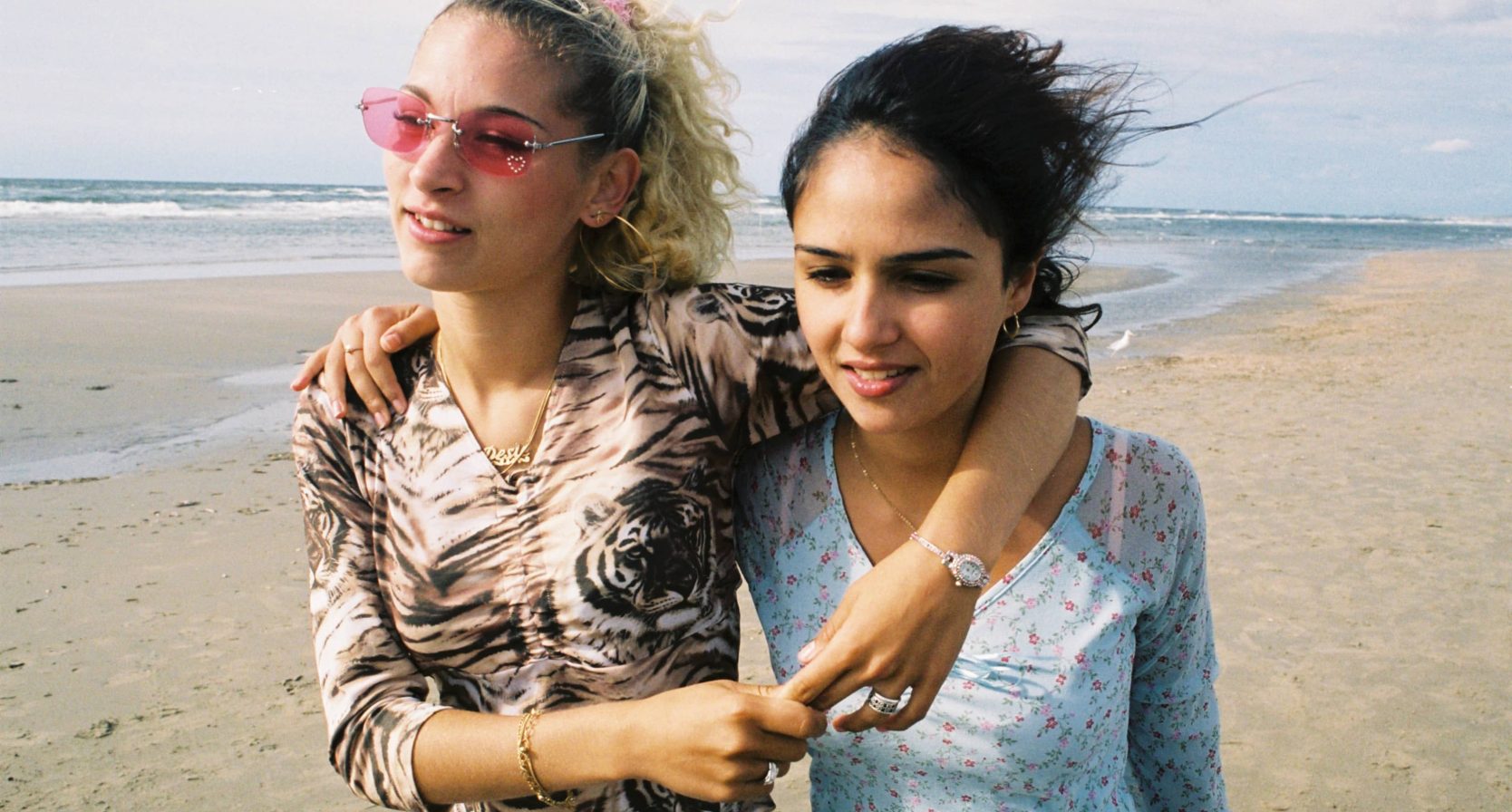 ‘Dunya & Desie’ is nu volledig te streamen en fans zijn nu al door het dolle heen