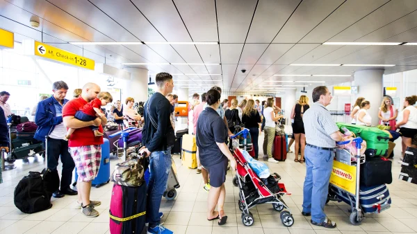 schiphol wachtrijen