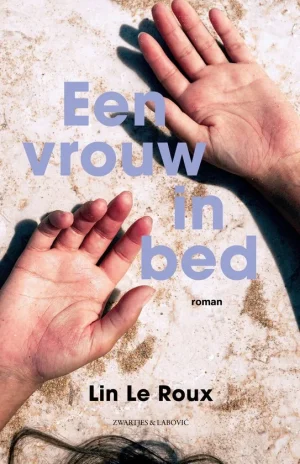 een vrouw in bed, een van onze boekentips voor juli