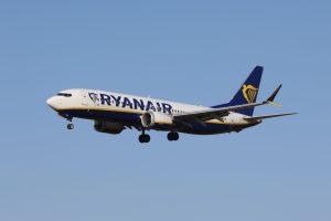 Thumbnail voor Vrouw van Ryanair-passagier vertelt over doodsangst na gebroken raam: 'Als we sterven, sterven we samen'