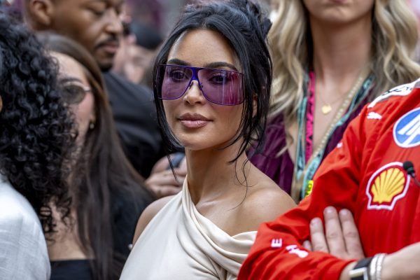Lewis Hamilton voor het eerst te zien op familiekiekjes van Kim Kardashian: 'My favorite people'