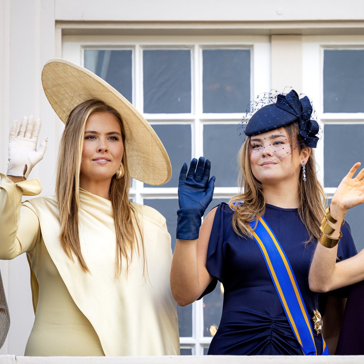 Prinsjesdag: Aankomst koninklijke stoet bij Paleis Noordeinde en balkonscene
