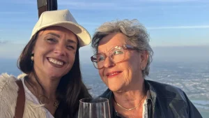 Thumbnail voor 'B&B Vol Liefde'-Lieske over haar 20 jaar jongere vriendin: 'Ik vond het leeftijdsverschil veel te groot'
