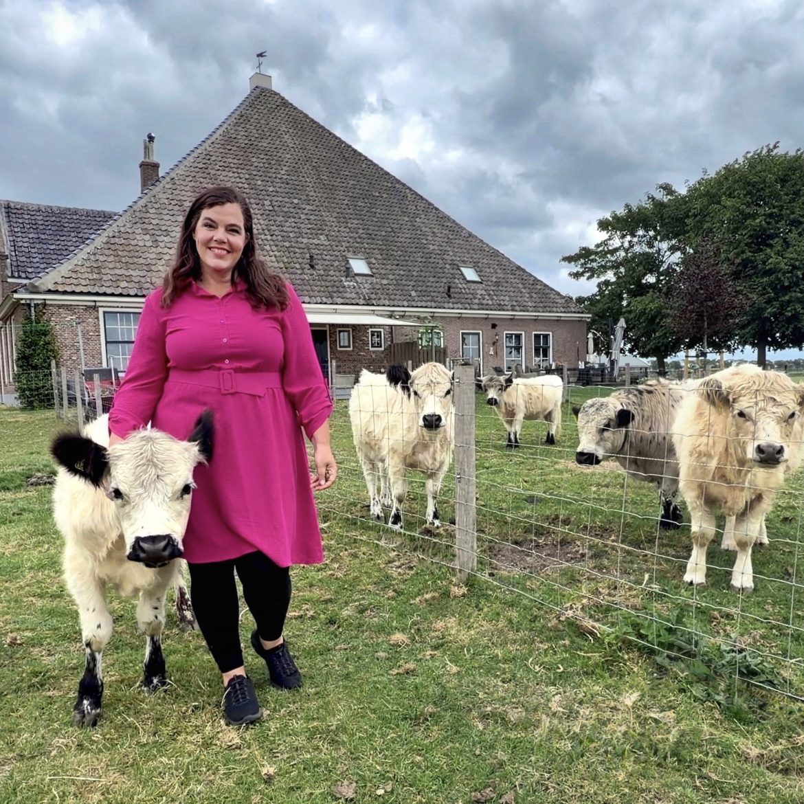 Annemarieke werkte voor 'The Voice', maar stortte zich volledig op haar minikoeien: 'Er is een lange wachtlijst voor bezoekers'