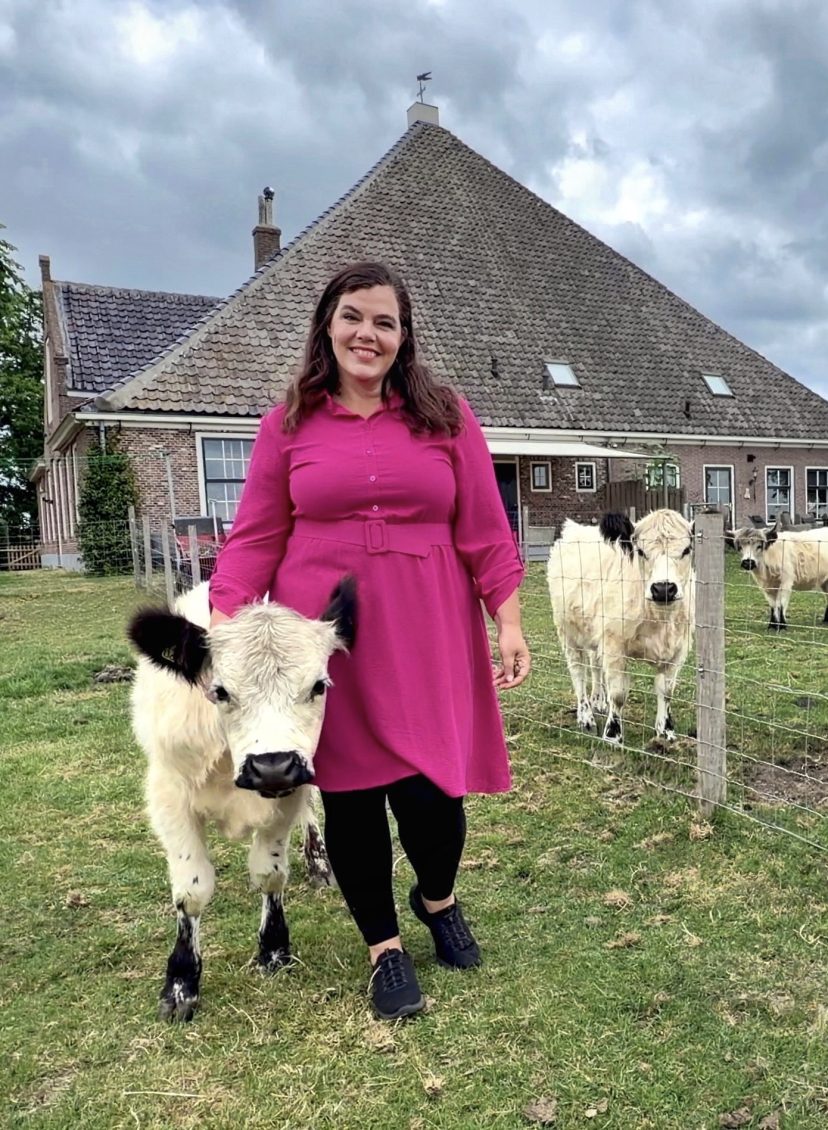 Annemarieke werkte voor 'The Voice', maar stortte zich volledig op haar minikoeien: 'Er is een lange wachtlijst voor bezoekers'