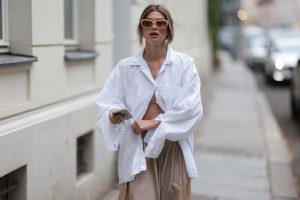 Thumbnail voor Van je oversized blouse een getailleerde zomertop maken? Zo makkelijk doe je dat