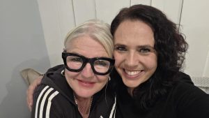 Thumbnail voor Petra leerde vriendin Chantal kennen na 'B&B Vol Liefde': 'Ze vloog speciaal naar Athene'