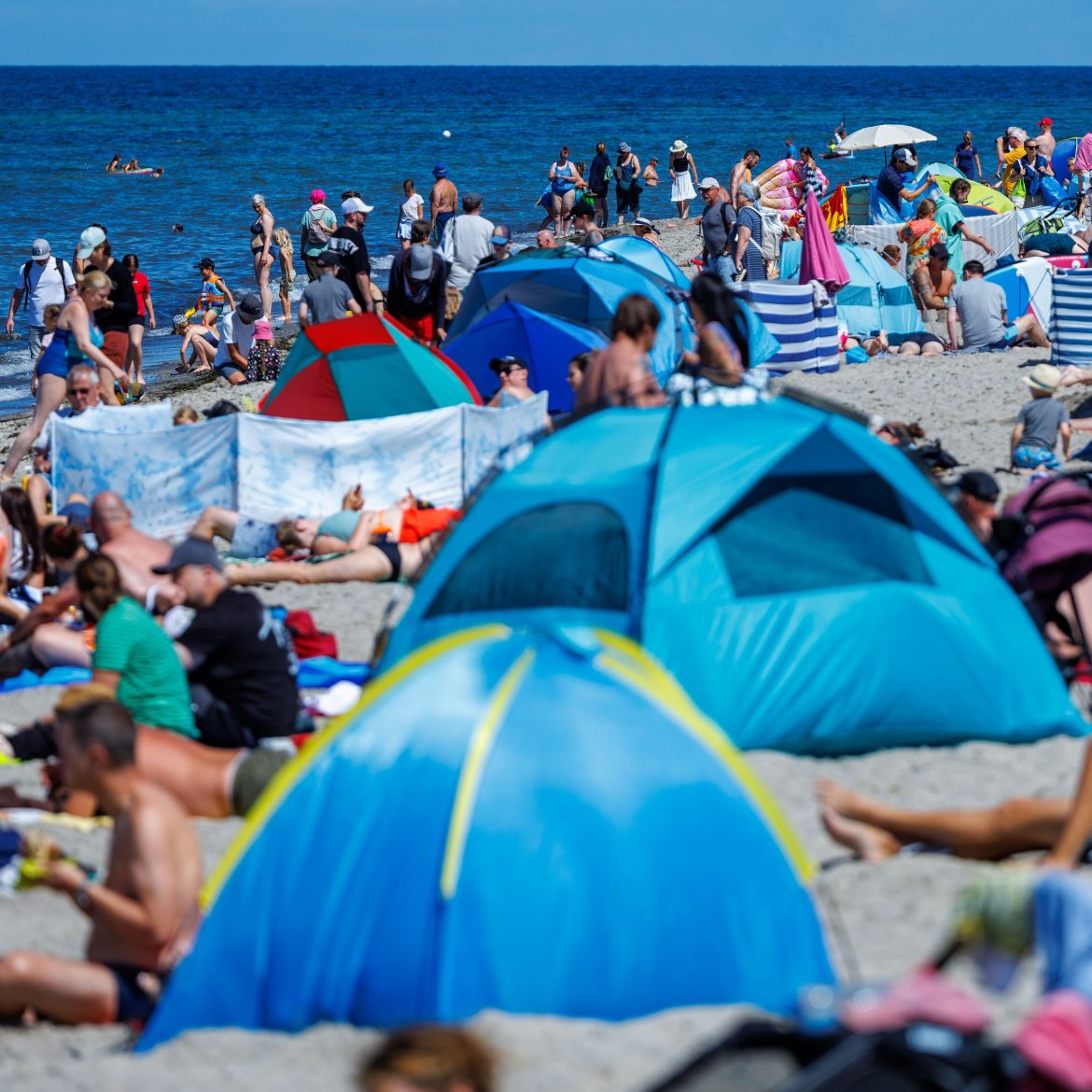 Deze vakantiebestemmingen krijgen dit weekend met extreme hitte of stevig onweer te maken