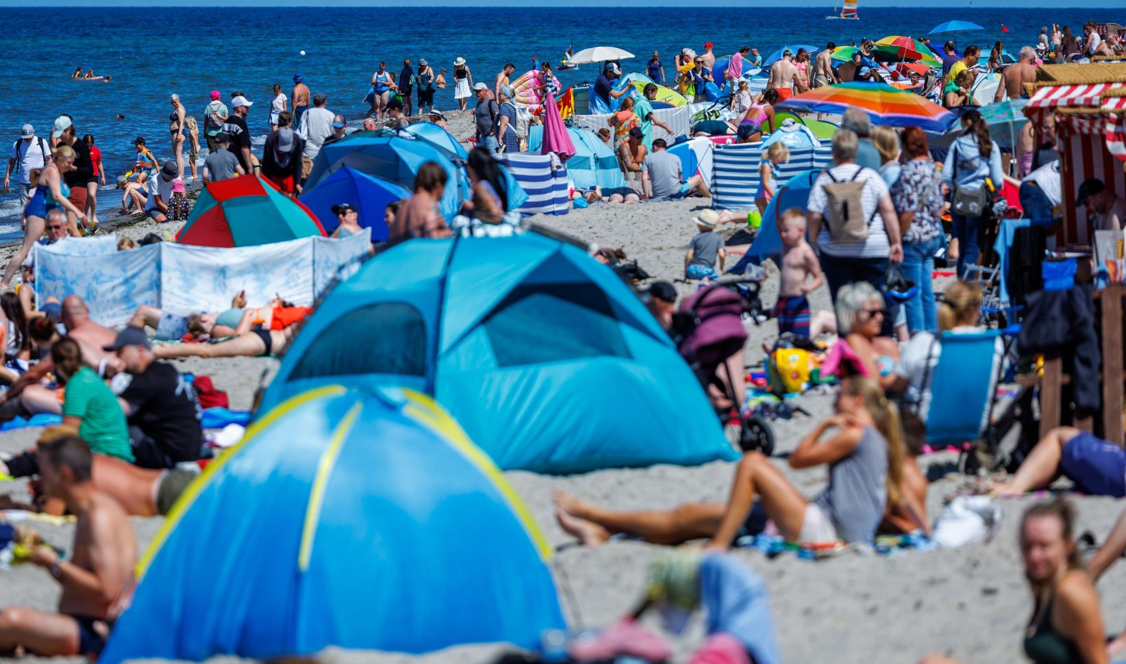 Deze vakantiebestemmingen krijgen dit weekend met extreme hitte of stevig onweer te maken