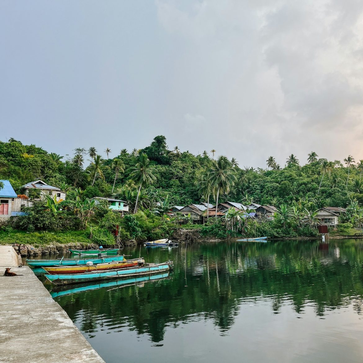 Boot met vijf Nederlandse toeristen vermist in Indonesië