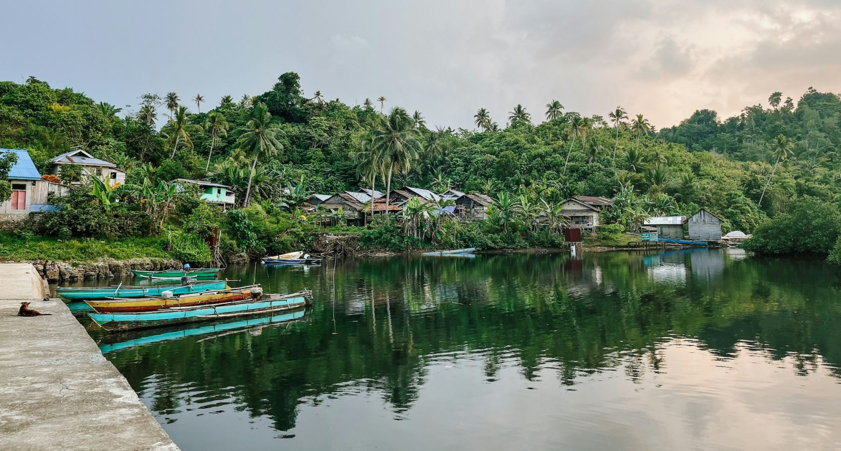 Boot met vijf Nederlandse toeristen vermist in Indonesië