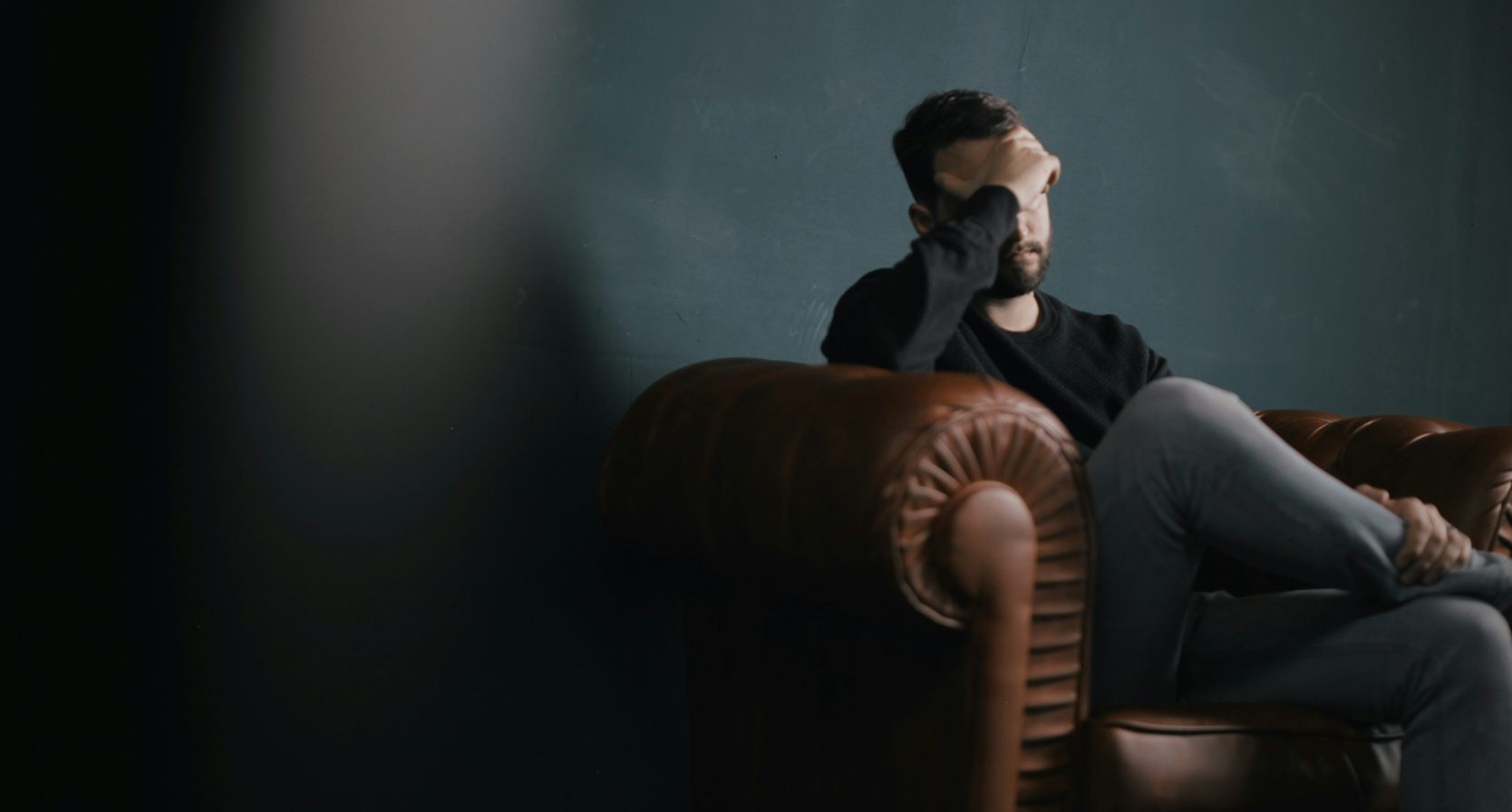 Michiel groeide op met twee narcistische ouders: ‘Ik ben mijn leven lang de zondebok geweest’